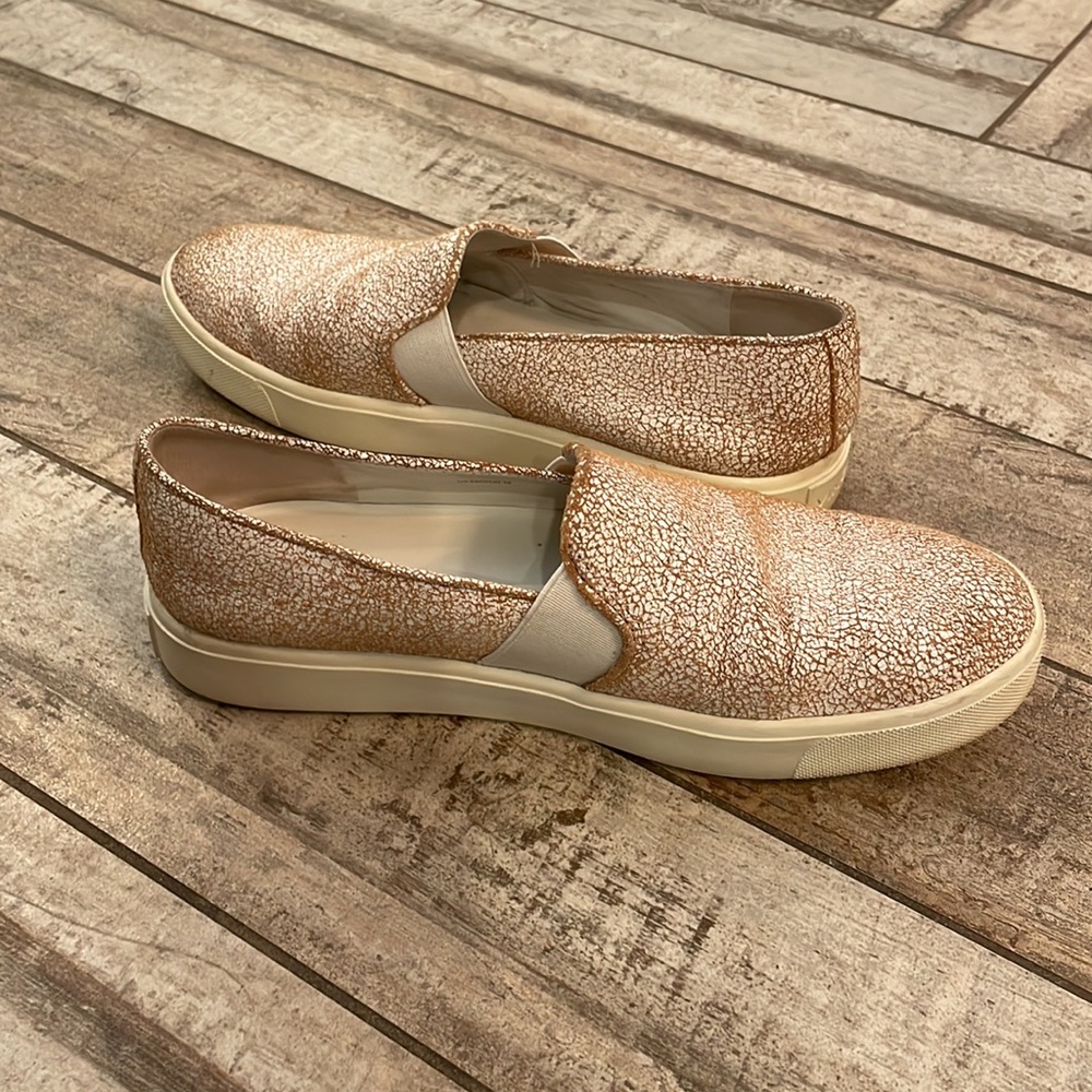 Vince Camuto Distressed Slides Size 6 - image 4